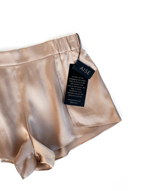 The Flora Tap Short